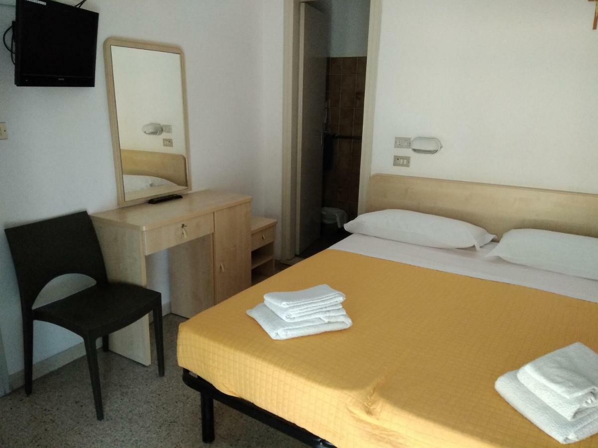 Hotel Niagara Беллария-Иджеа-Марина Экстерьер фото